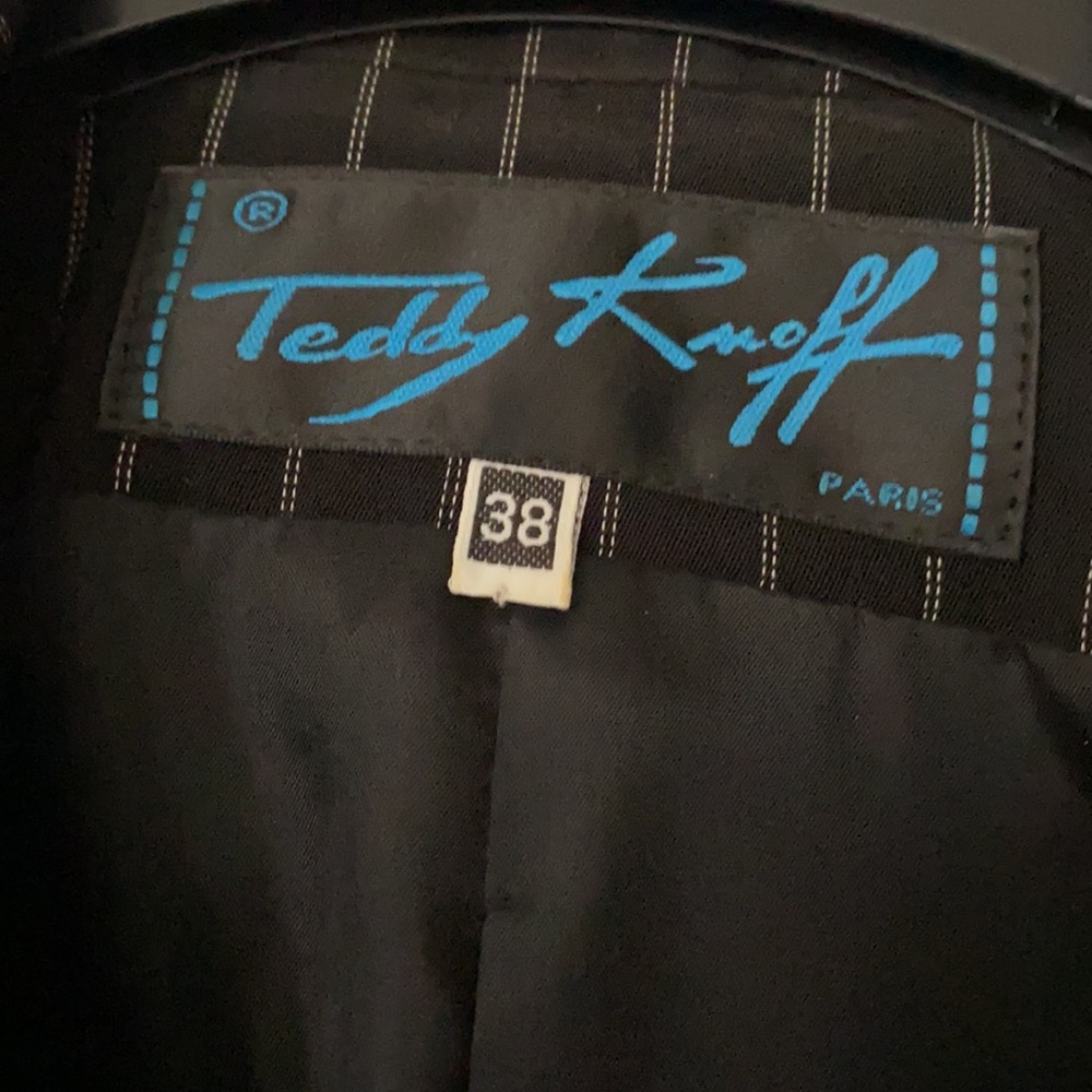2 PC Suit - Picture 2 of 13